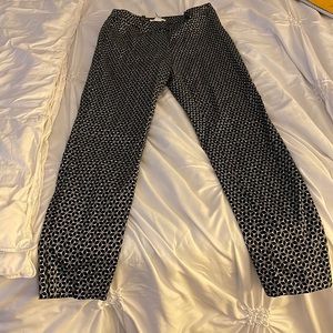 H&M side zipper pant for 5’3,5,4” petite. Gently worn. Size 4. Split leg cuff.